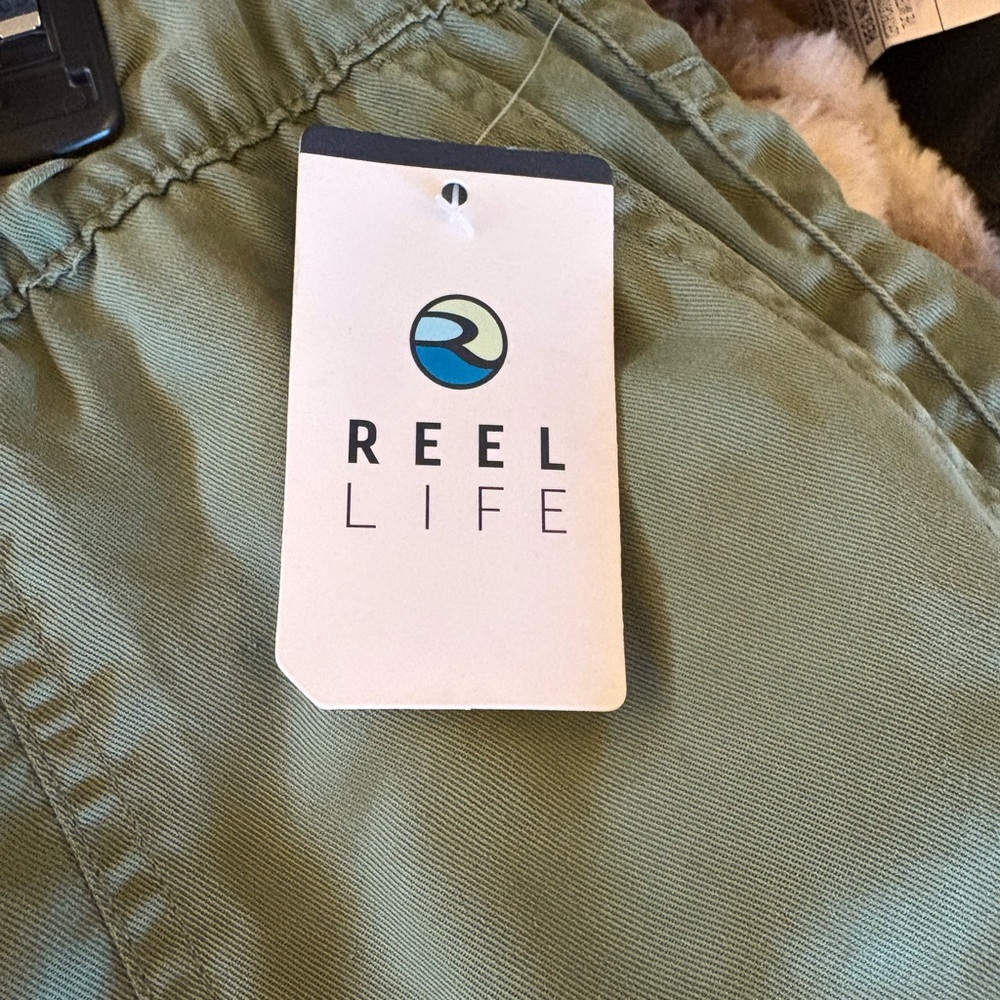 REEL LIFE NWT Green Shorts with Relaxed Fit/4 pockets Size 2XLarge - Picture 2 of 8